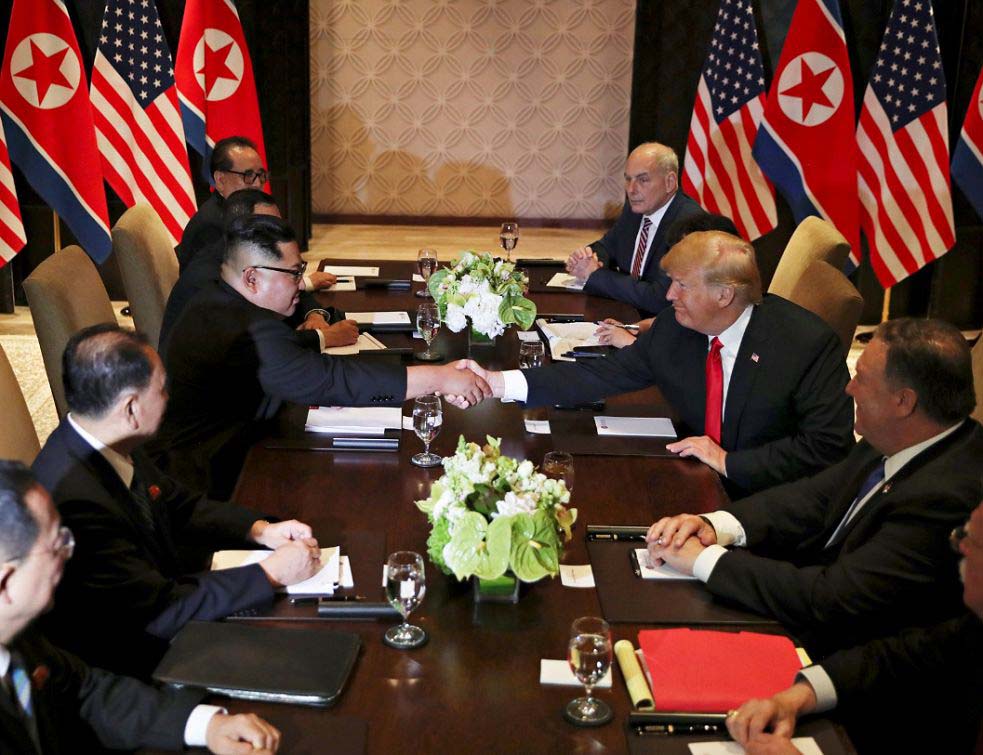 УВОД У МИР: Завршен историјски састанак Доналда Трампа и Ким Џонг Уна, потписани документи, почиње доба нових односа две земље